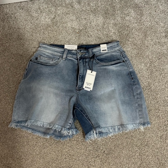 Brand new denim shorts. Judy Blue Jordan Blue Dad shorts. - Picture 1 of 2